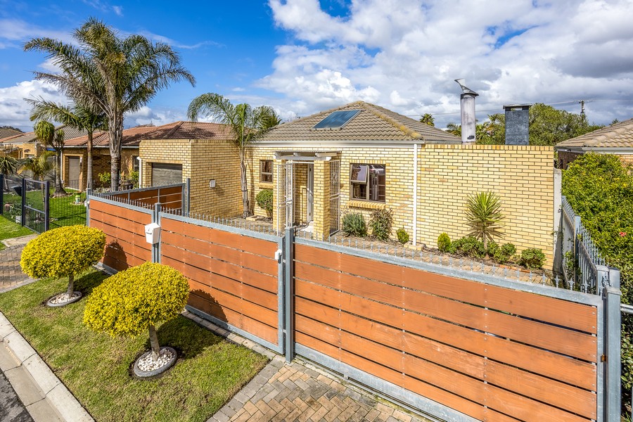 2 Bedroom Property for Sale in Viking Village Western Cape